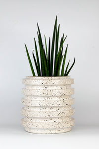 Kutsi Earth Planters